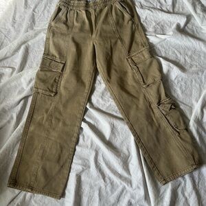 Women’s Cargo Pants in Tan